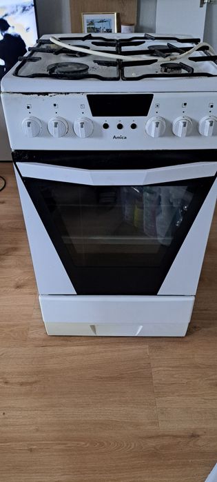 Kuchenka gazowa z piekarnikiem elektrycznym