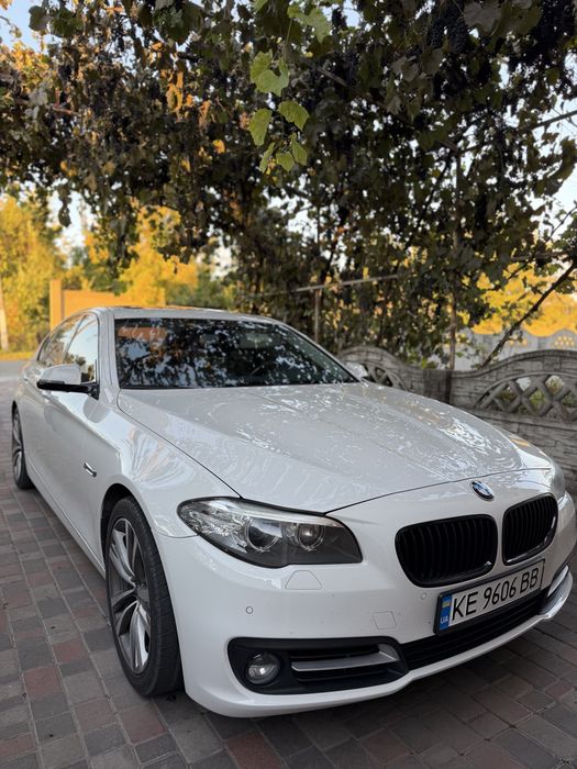 Bmw 5 2016.