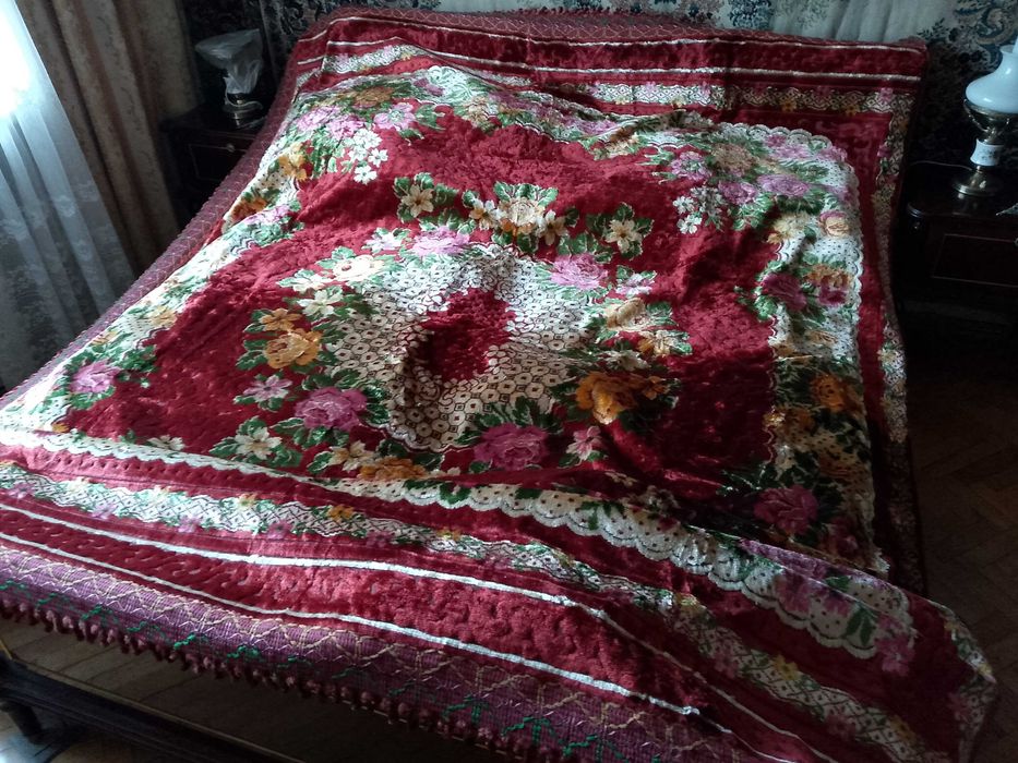 Продам ковровое покрывало на двухспальную кровать