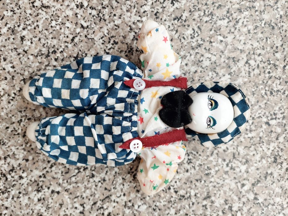 Dolls with porcelain faces and limbs64298958192513121