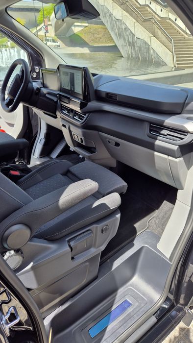 Wynajem 2024 Tourneo Custom 170km, automat BUS Premium 8 osób