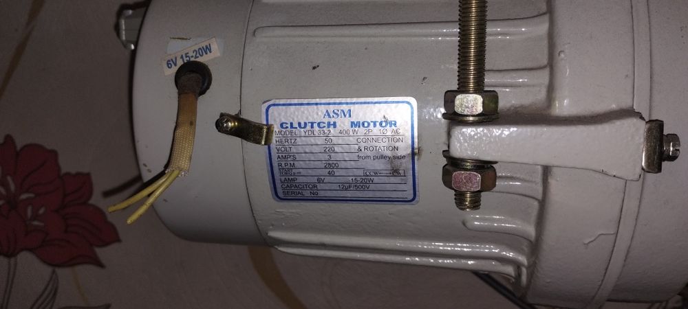 Продам машинку Siruba l818f-h1