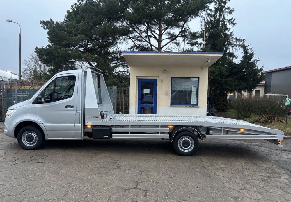 Евакуатор Львів 24/7 Доставка авто по Україні Автовоз Лавета