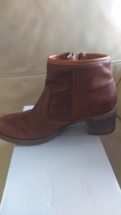 Botas de pele com franjas