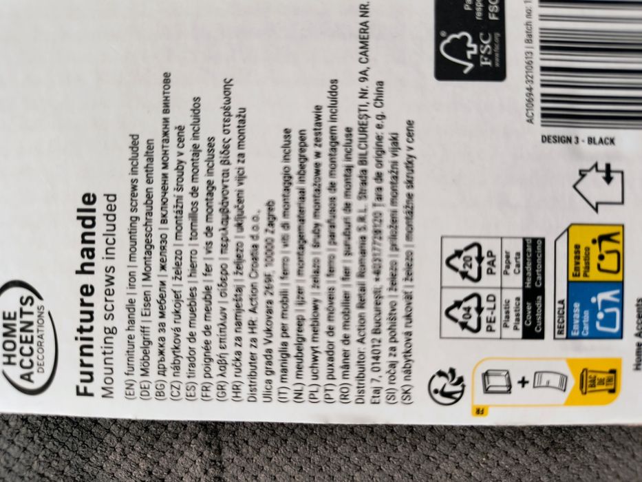 Uchwyt meblowy ze śrubami montażowymi