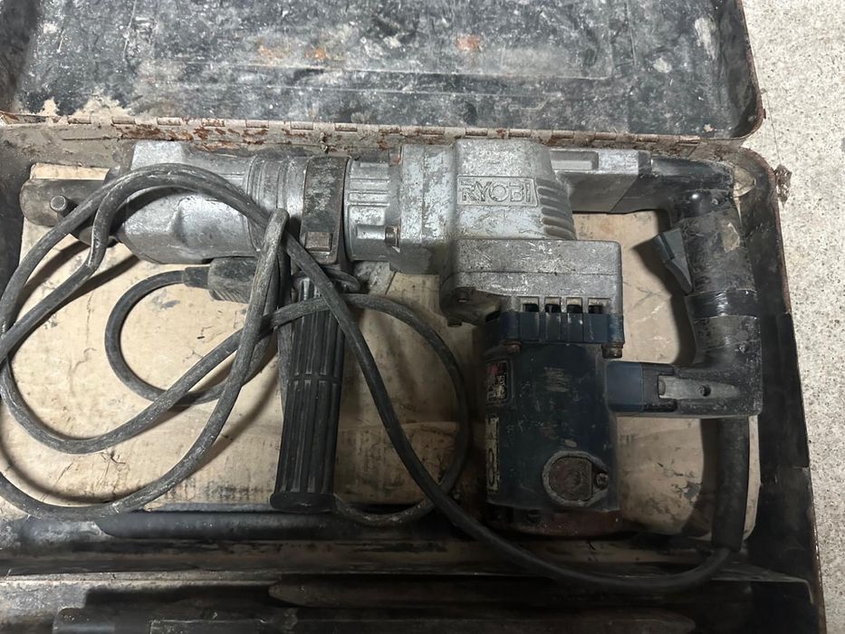 Vendo Máquina furar AEG a funcionar