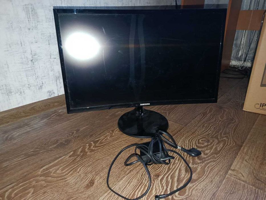 Монитор  SAMSUNG (с дефектом)
