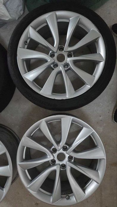 Tesla model 3 диски R19