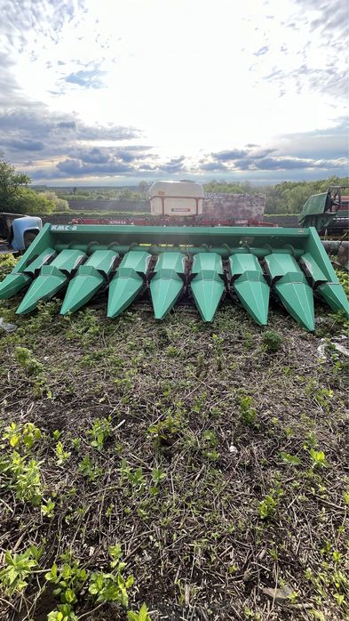 Продам кукурудзяну жниварку 8 рядну ксм-8