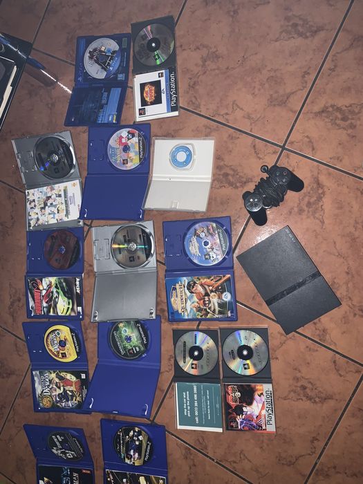 (LER) - Lot jogos ps1 ps2 ps4 psp + Playstastion 2 com comando. LER DESCRIÇÃO OBRIGADO.