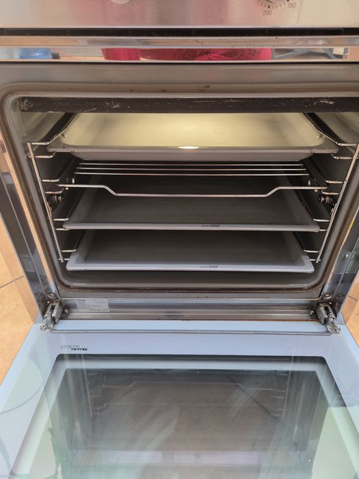 Sprzedam piekarnik Miele