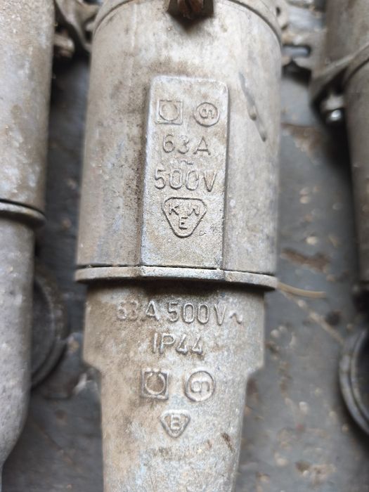 3 szt. metalowe gniazdo siłowe 63A / 500V z płaskimi stykami (bolcami) w solidnej aluminiowej obudowie, wyprodukowane w Polsce IP44