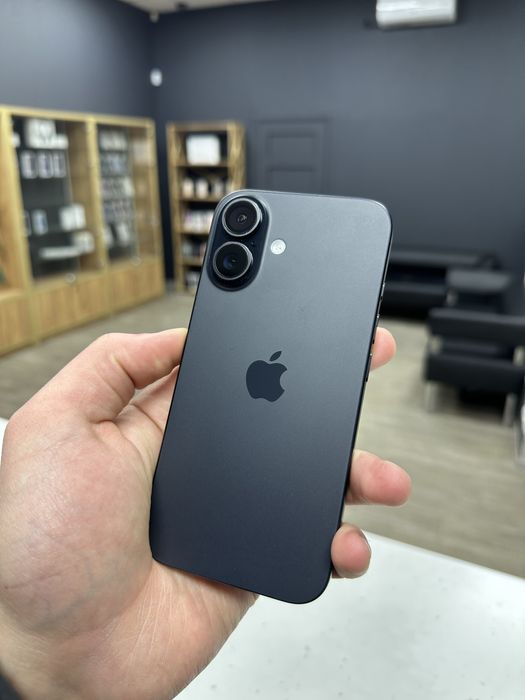 iPhone 16 256gb Black Neverlock (79 циклів)