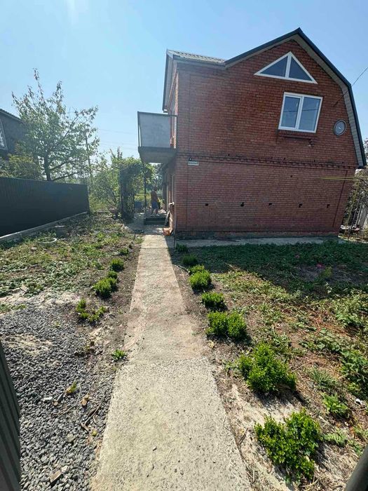 Затишний будинок за містом, чекає на ВАС!