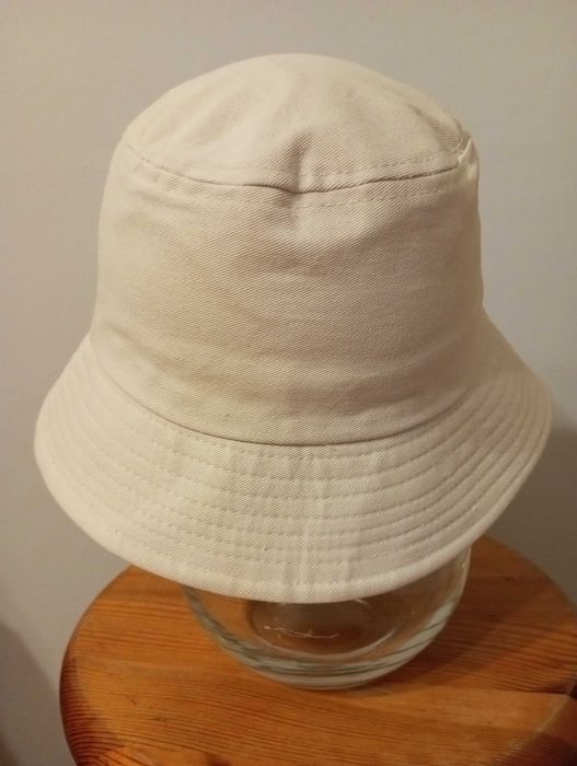 Beżowy kapelusz z elanobawełny rozm.56