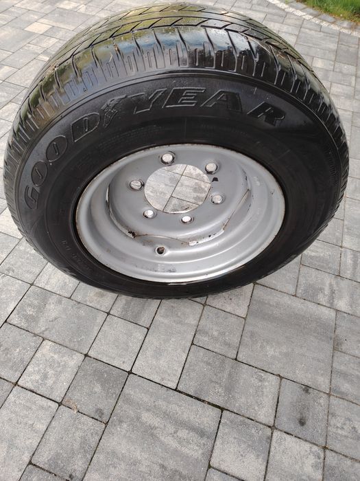 Koło do przyczepy albo rozrzutnika