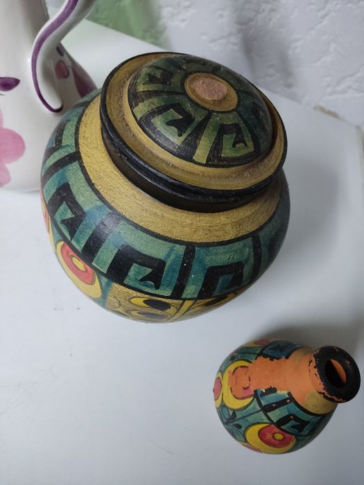 Peças decorativas em cerâmica e vidro