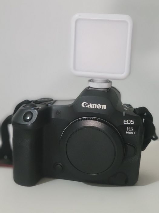 Canon EOS R5 Mark II (Corpo) - 45MP
Nova a estrear, nunca usada

Inclui:
- Caixa
- Carregador
- Correia
- Cabo USB-C
- Protector de cabos
- Bateria