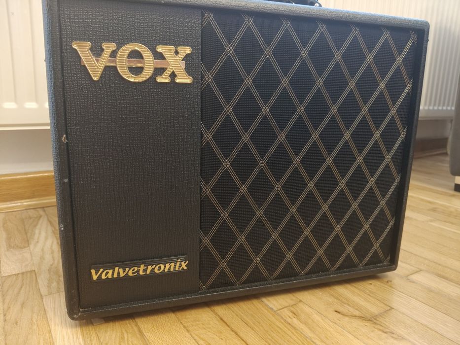 Wzmacniacz gitarowy piecyk combo VOX valvetronix VT 20 X
