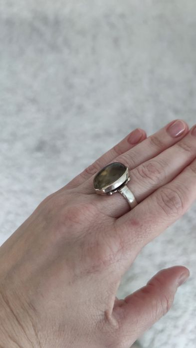 Масивна срібна каблучка з цитрином, 17 розмір