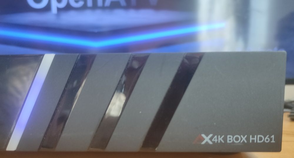 AX 4K BOX HD61 Twin Tuner z kartą SD Sandisk 200GB