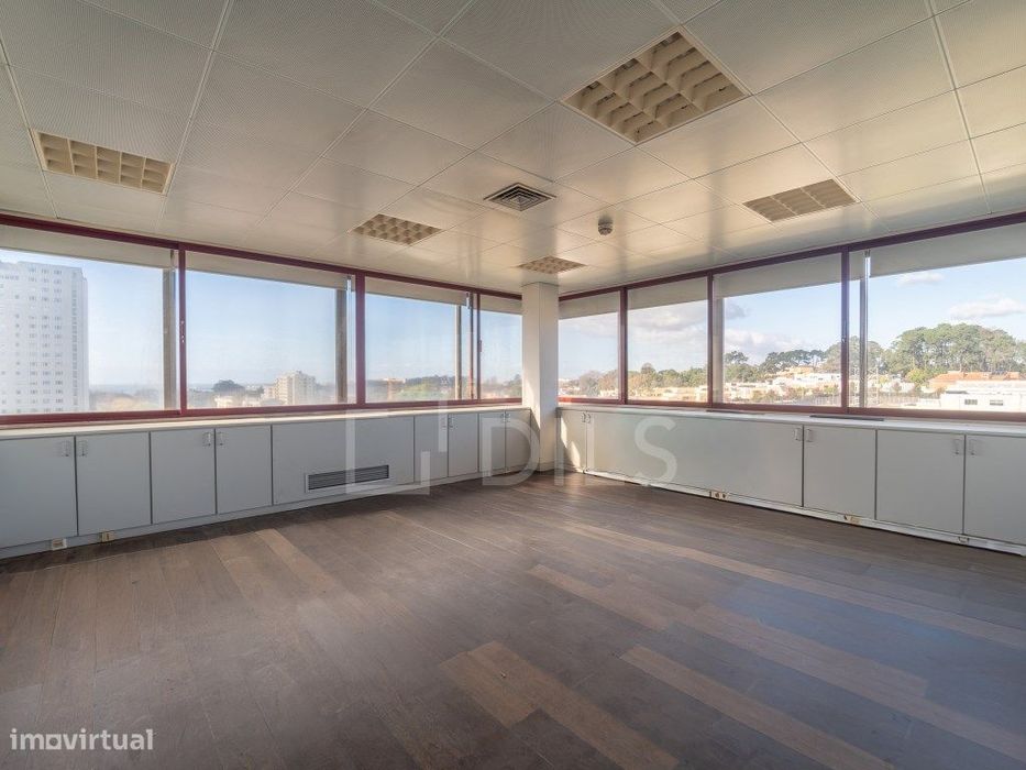 Escritório para arrendar, na Avenida da Boavista, Porto