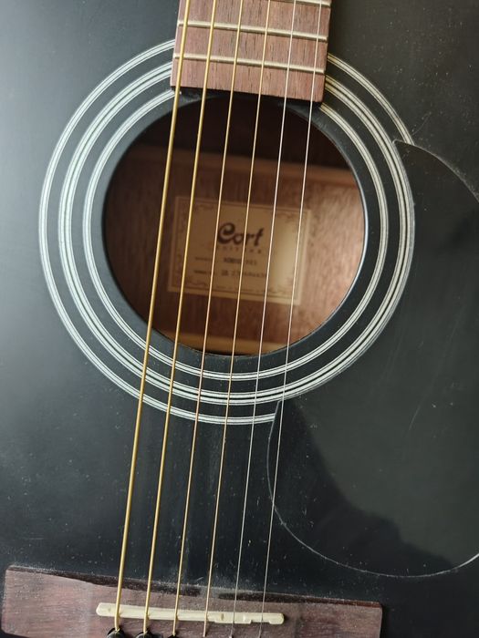 Гірата акустична фірми Cort чорна нова +в подарунок медіатор і каподас