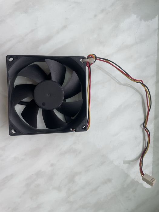Корпусний вентилятор 80 мм, б/в, робочий, розʼєм Molex.