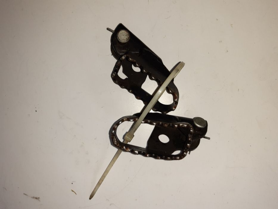 Aprilia etx 125 02r rotax 122 sety podnóżki stopki części