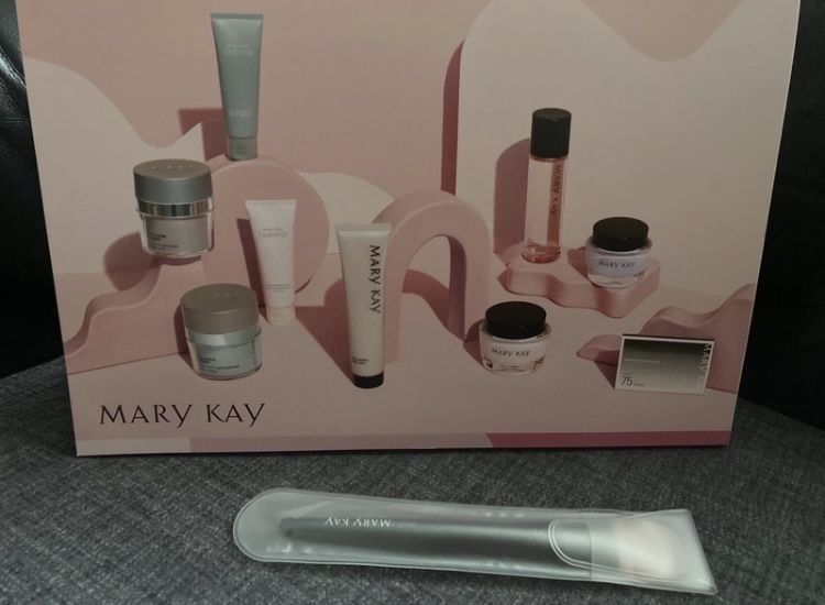 Silikonowy aplikator do maseczek Mary Kay