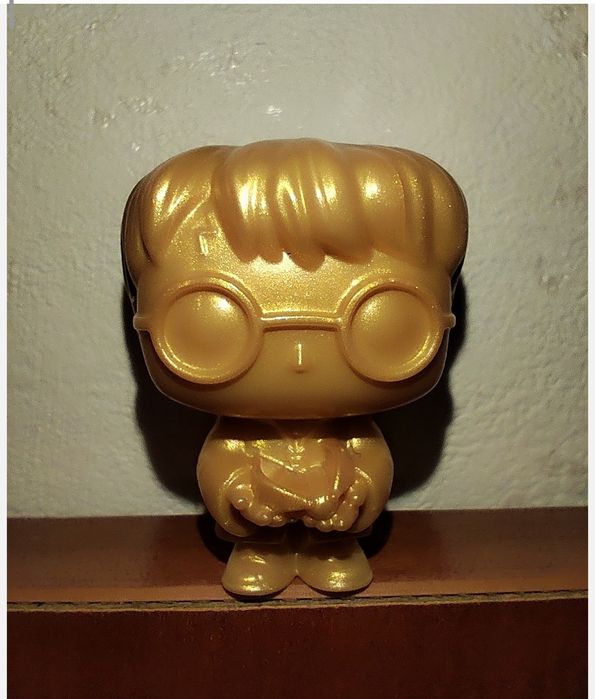 Продам золотого Гарри Поттера из kinder joy