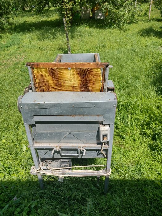 Стол для распечатки пчелиных рамок