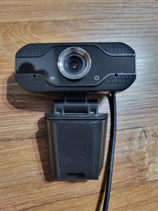 Kamera full HD z mikrofonem.