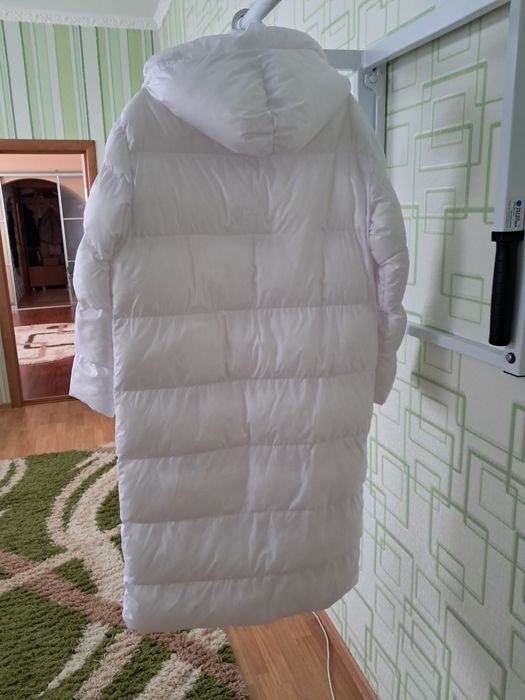 Біленький тепленький пуховичок