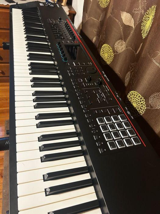 Piano/Sintetizador Roland FANTOM-08 com 88 Teclas Pesadas