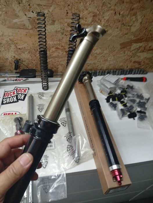 Várias peças rock shox