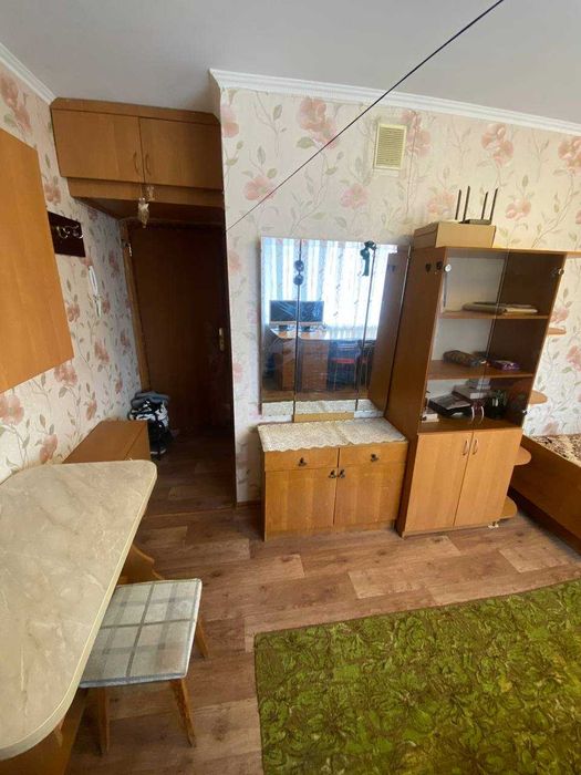 продам велику кімнату Лісовий масив Волкова космонавта Поповича 10а