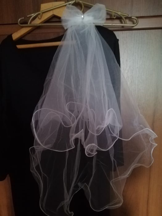 Фата с бантиком на гребешке