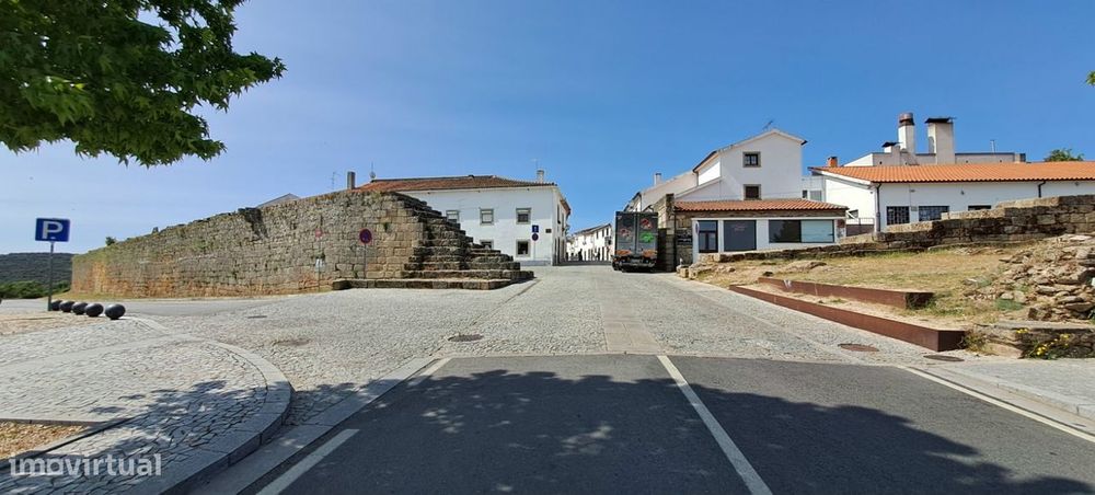 Moradia para Restaurar, zona histórica de Miranda do Douro