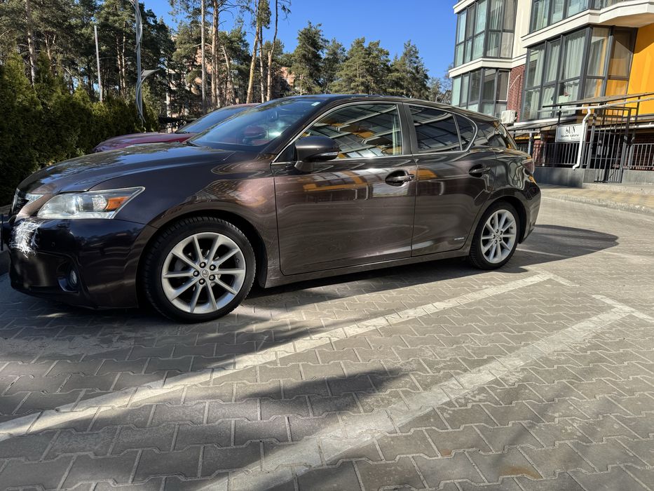 Lexus ct200h 2012 року