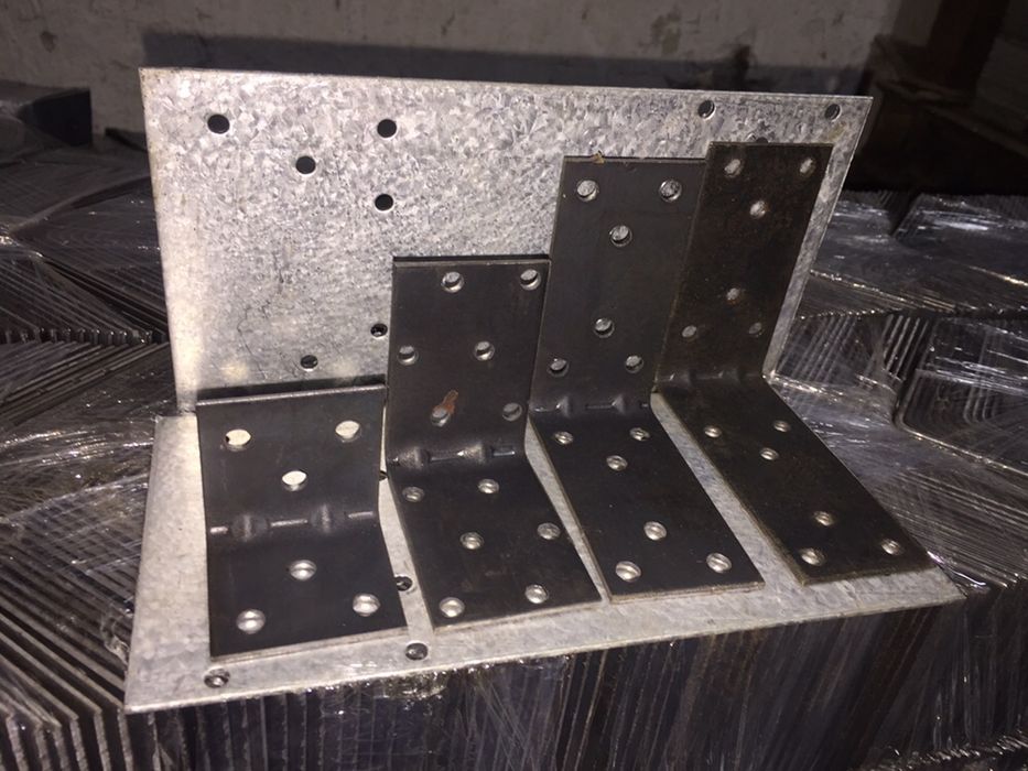 Уголок монтажный перфорированный крепежный кутник металевий пластини