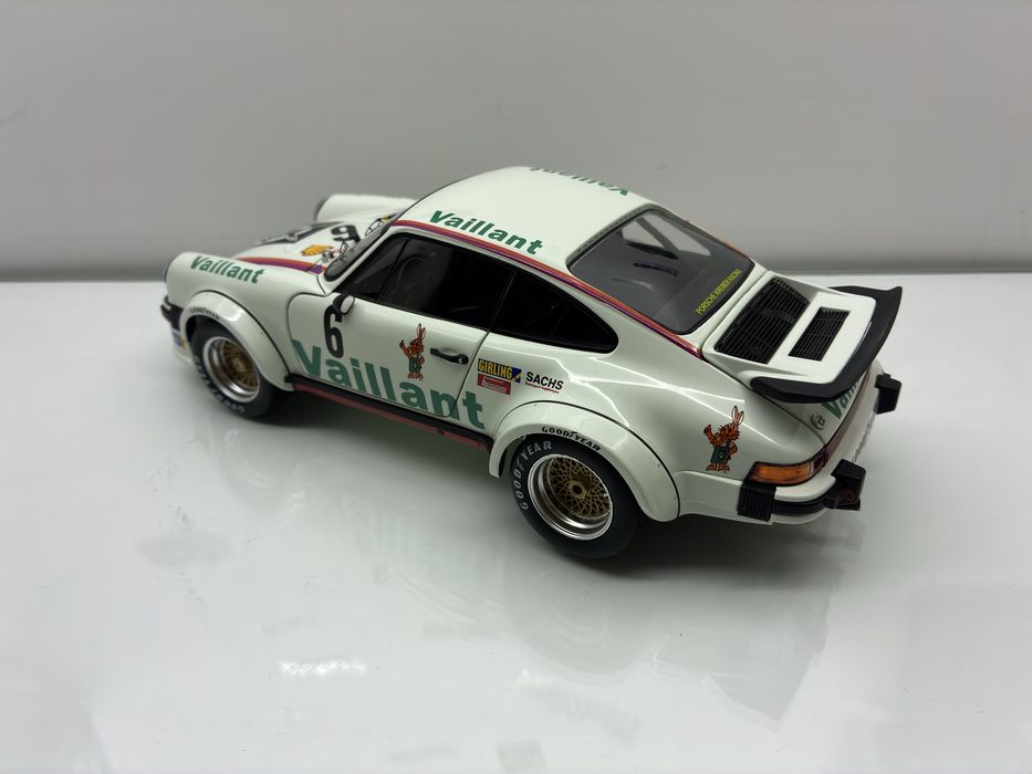 Модель Porsche RSR 1:18 Schuco