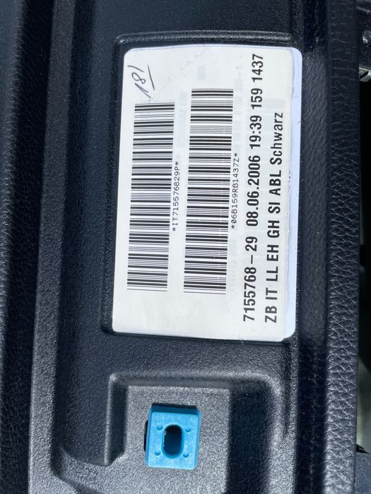Konsola deska kokpit AIRBAG BMW E90 E91 E92 E93 czarna cupholder kubki