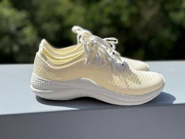 Кросівки Crocs LiteRide 360 Pacer, W8, бежеві, 38-39