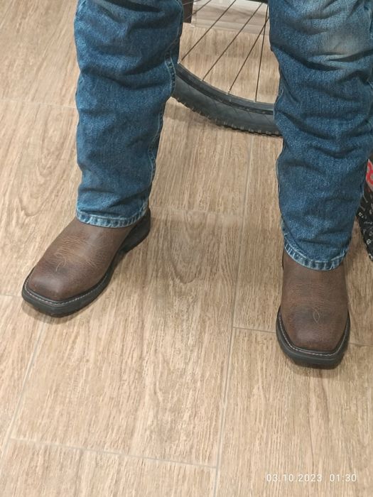 Продам нові оригінальні робочі черевики Ariat WorkHog Patriot Steel Toe (США)
Розмір: 10.5 EE (широка колодка, приблизно 44–44,5 EU)