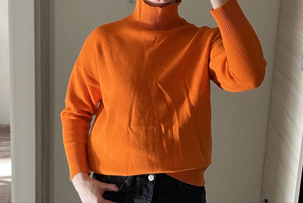 Светр жіночий з гарним складом