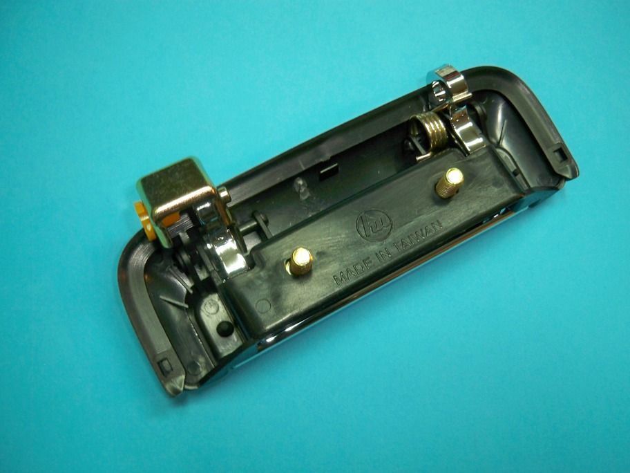 Puxador pega mala Mitsubishi L200 de 1996-2006  NOVO