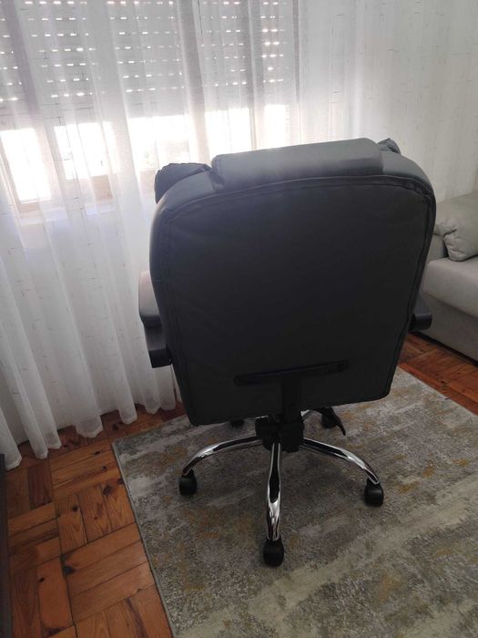 Cadeira de escritório a venda, comprada no agosto 2026.