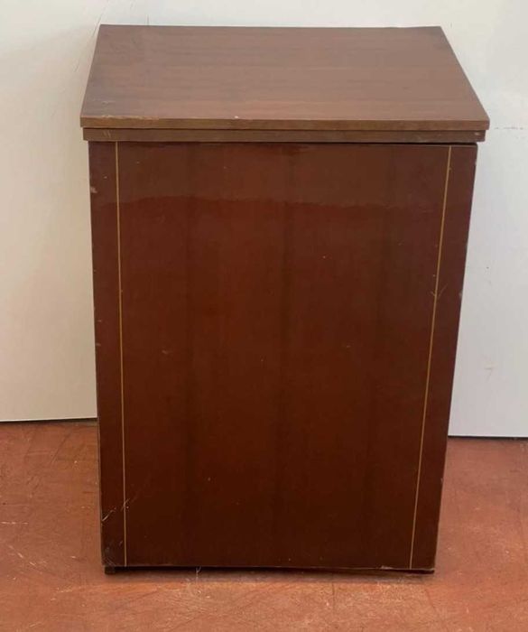 Maquina de costura antiga singer em movel