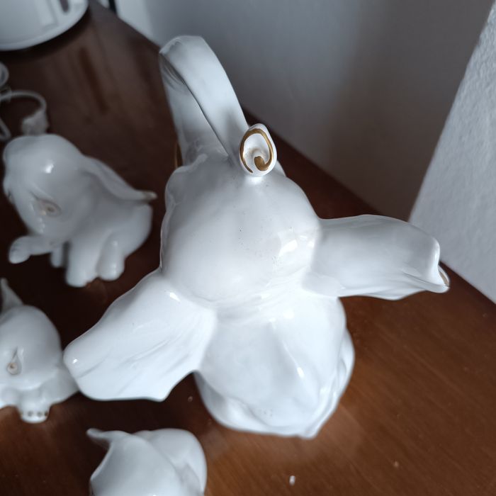 4 Elefantes de 4 tamanhos diferentes em porcelana, design italiano